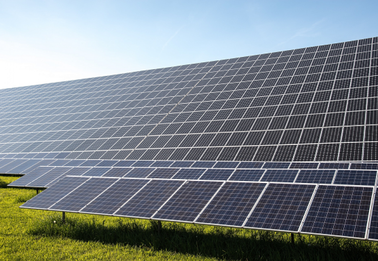 Saulės elektrinių gamyba birželį išliko rekordinė 